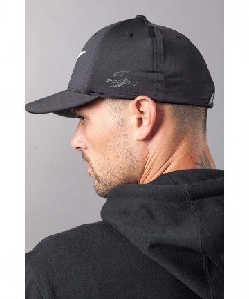 Baseball Caps Men's Logo Flexfit Tech Hat- Cuvred Bill Structured Crown - Ageless Lazer Tech Hat Black - CJ18HESILLL $51.28
